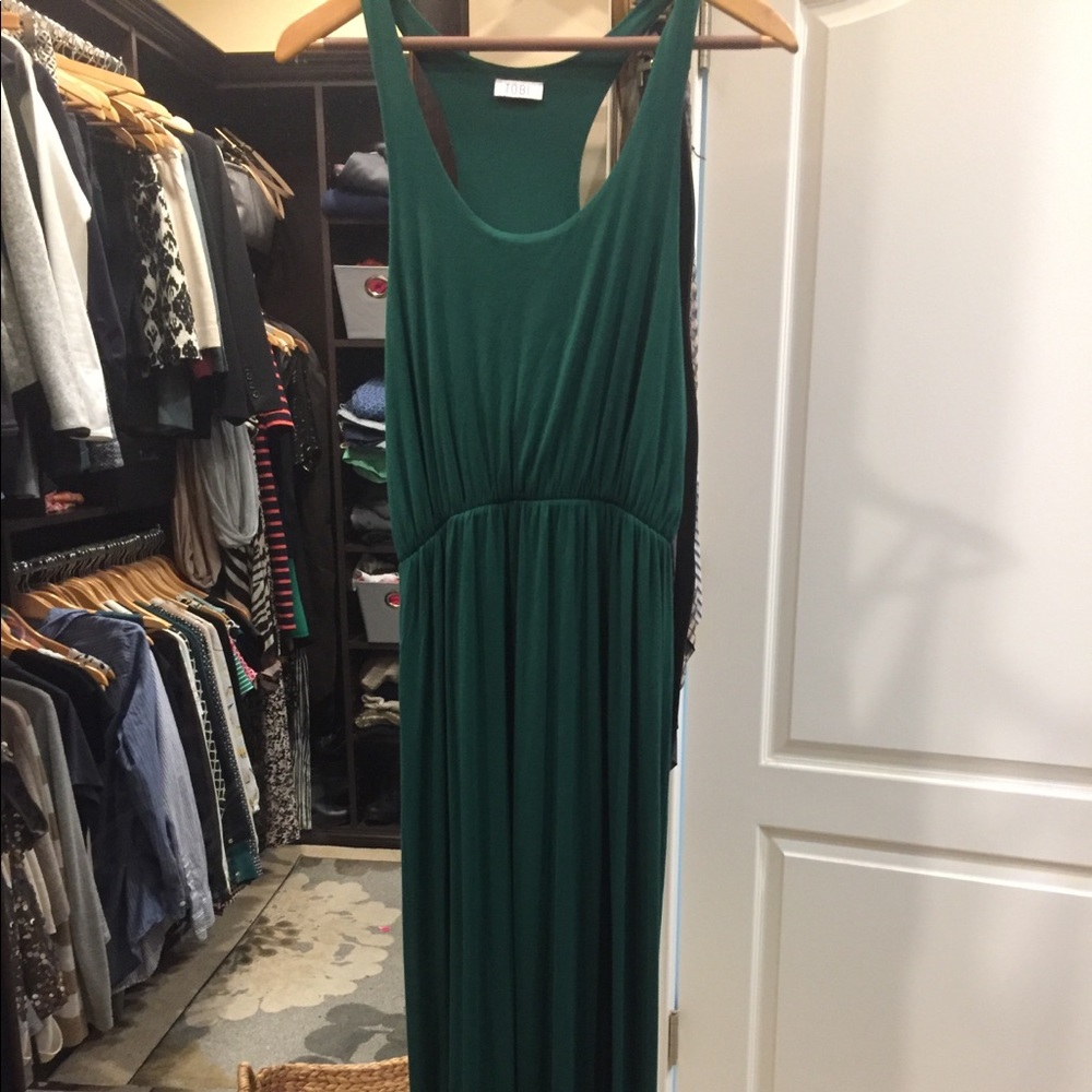 Floor length emerald green dress for summer